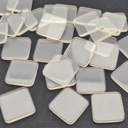 Le lot de 30 carré en pvc coté 15 X 15  mm épaisseur 2 mm couleur translucide pas de trou pour réaliser tous vos projets