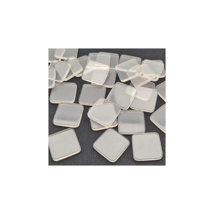 Le lot de 30 carré en pvc coté 15 X 15  mm épaisseur 2 mm couleur translucide pas de trou pour réaliser tous vos projets