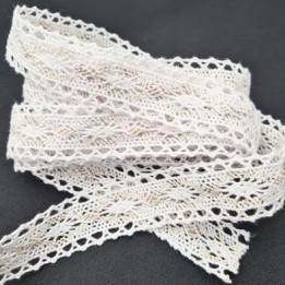 Le lot de 10 mètres de dentelle crochet ancienne 100 % coton blanc et doré beige  largeur 20 mm
