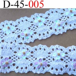 dentelle crochet 100% coton largeur 35 mm couleur blanc avec petites perles et petits disques  vendue au mètre