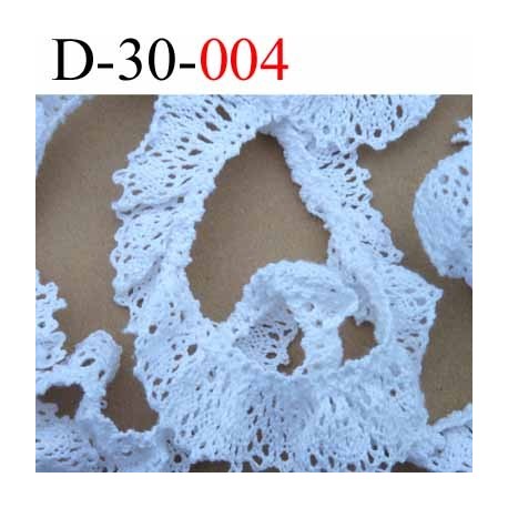 dentelle froncé crochet superbe en coton et avec 2 petits élastique en bordure largeur 30 mm couleur blanc vendue au mètre