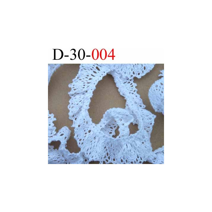 dentelle froncé crochet superbe en coton et avec  2 petits élastique en bordure  largeur 30 mm couleur blanc  vendue au mètre
