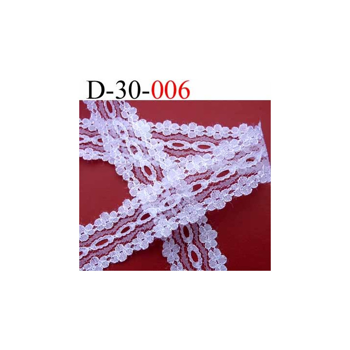 dentelle synthétique trés belle largeur 30 mm couleur blanc vendu au mètre