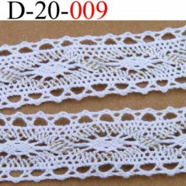 dentelle crochet ancienne 100 % coton blanc et doré  largeur 20 mm vendu au mètre
