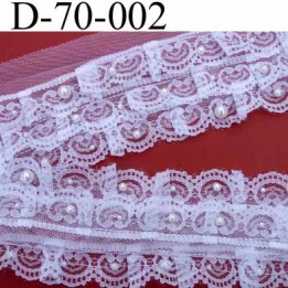 dentelle blanche avec perles style nacre volant sur 3 niveaux largeur 70 mn vendu au mètre