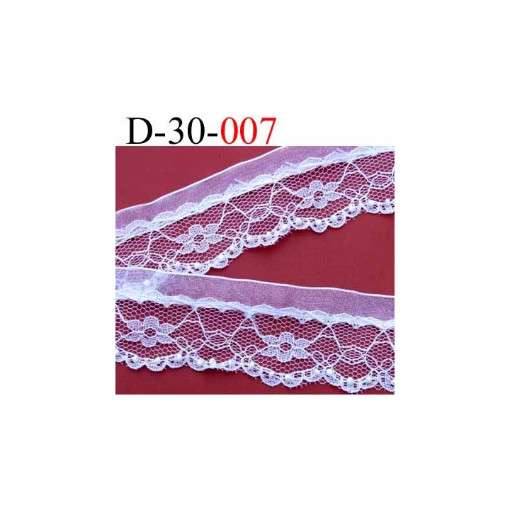 dentelle synthétique couleur blanc avec perles et  liseret  largeur 30 mm vendue au mètre