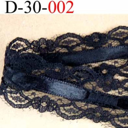 dentelle largeur 30 mm avec ruban galon satin au centre largeur 6 mm couleur noir  le mètre