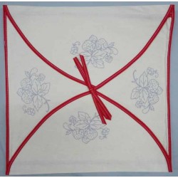 enveloppe coussin à broder toile écru coton motifs fraises biais rouge