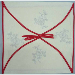 enveloppe coussin à broder toile écru coton motifs fleurs biais rouge