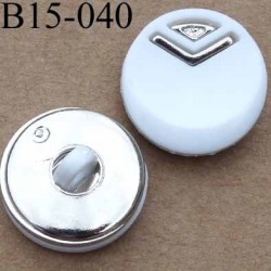 bouton 15 mm couleur blanc et chromé argenté accroche avec un anneau diamètre 15 millimètres