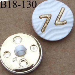 bouton 18 mm couleur blanc et doré accroche avec un anneau diamètre 15 millimètres