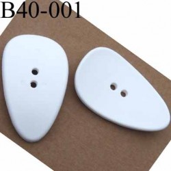 bouton largeur 40 millimètres longueur 65 mm épaisseur 5 mm blanc forme concave 2 trous