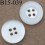 bouton 15 mm couleur blanc brillant strié au dos 4 trous diamètre 15 millimètres