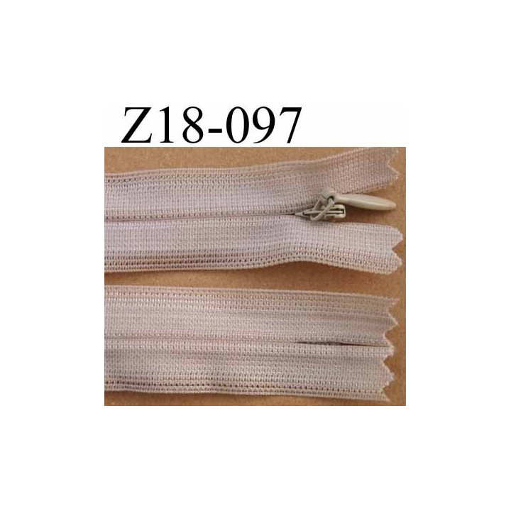 fermeture éclair invisible longueur 18 cm couleur beige non séparable largeur 2.2 cm glissière nylon largeur 4 mm