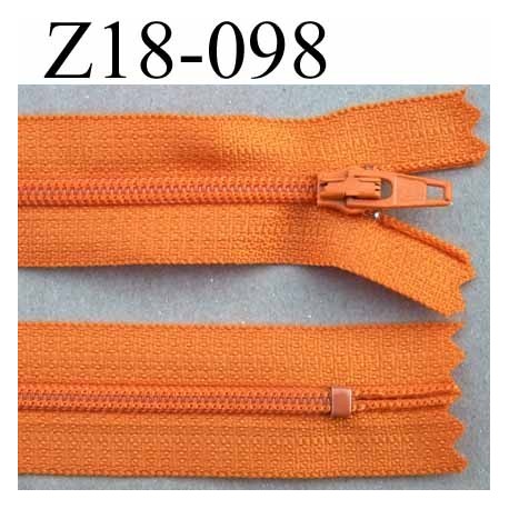 fermeture  éclair  longueur 18 cm couleur orange non séparable largeur 2.4 cm glissière en nylon largeur 4 mm curseur métal