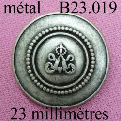 bouton 23 mm métal style ancien décoré couleur étain accroche un anneau diamètre 23 millimètres