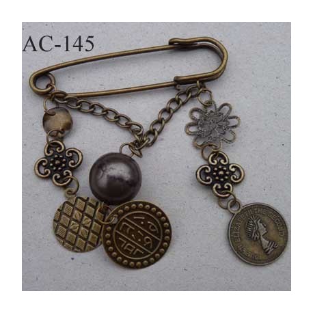 broche en métal montée sur épingle avec pendentifs monnaie ancienne largeur 6 cm