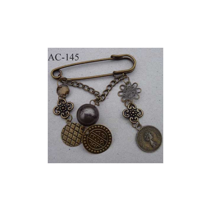 broche en métal montée sur épingle avec pendentifs monnaie ancienne largeur 6 cm