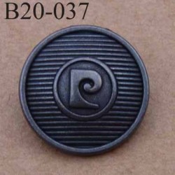 bouton 20 mm métal PIERRE CARDIN couleur patinée accroche avec un anneau au dos 20 millimètres
