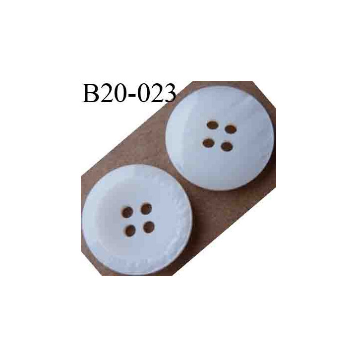 bouton 20 mm couleur blanc mat au centre blanc brillant en bordure 4 trous diamètre 20 mm