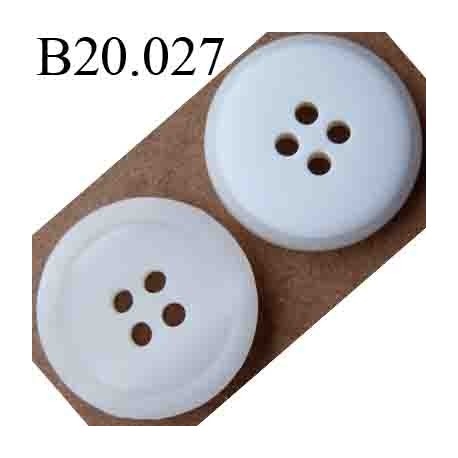 bouton 20 mm couleur blanc nacré devant et blanc mat derrière 4 trous diamètre 20 mm