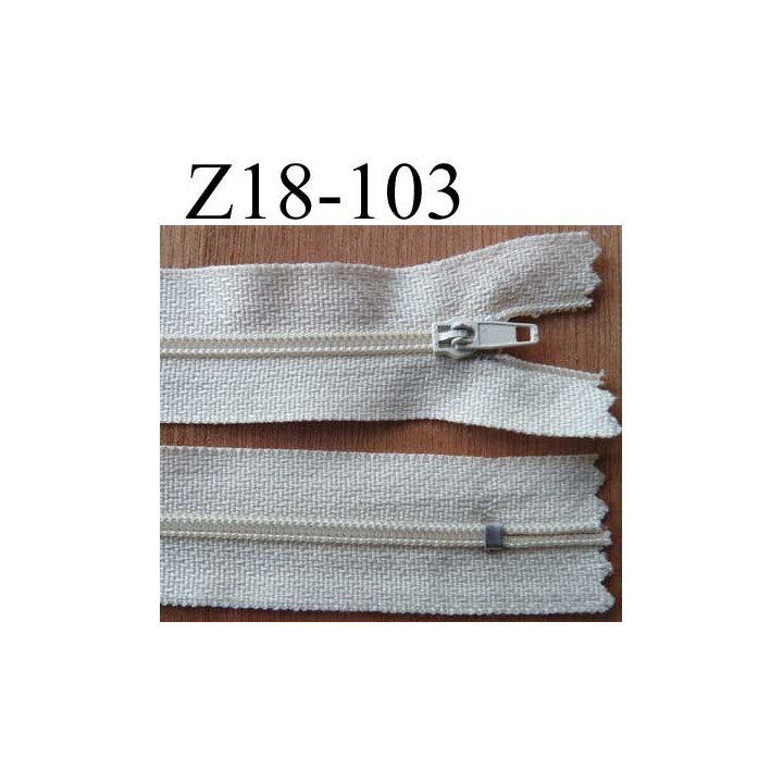 fermeture éclair longueur 18 cm couleur crème blanc cassé  non séparable largeur 2.5 cm glissière en nylon largeur 4 mm 