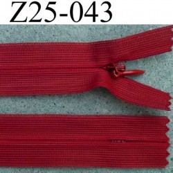 fermeture éclair invisible longueur 25 cm couleur rouge non séparable largeur 2.3 cm glissière nylon largeur 4 mm