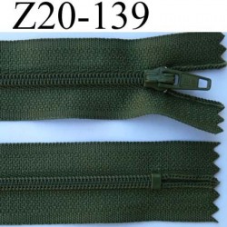 fermeture éclair longueur 20 cm couleur vert kaki non séparable largeur 2.5 cm glissière nylon largeur du zip 4 mm 