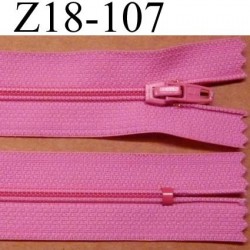 fermeture éclair longueur 18 cm couleur rose non séparable largeur 2.5 cm glissière en nylon largeur 4 mm