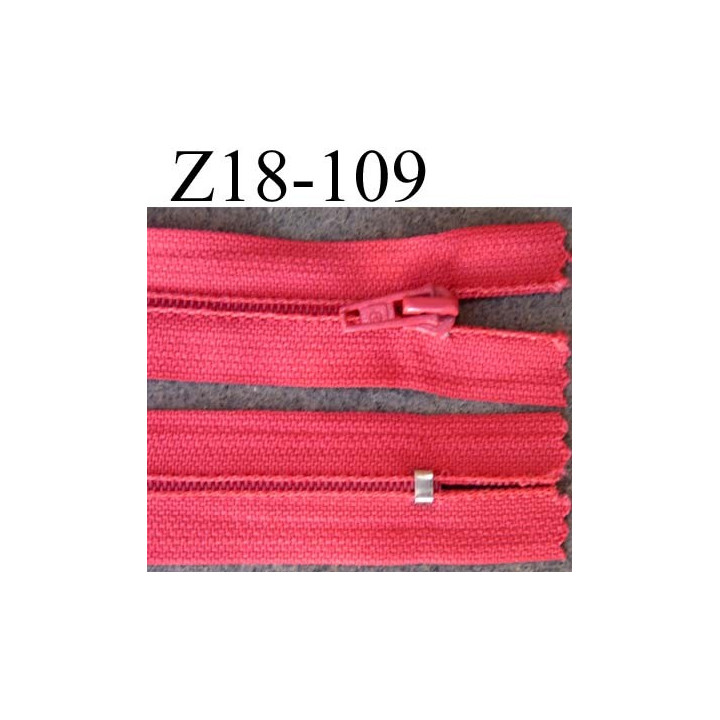 fermeture éclair longueur 18 cm couleur rose non séparable largeur 2.5 cm glissière en nylon largeur 4 mm