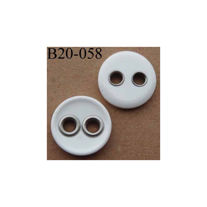 bouton 20 mm couleur blanc brillant 2 trous sertis de métal  diamètre 20 mm