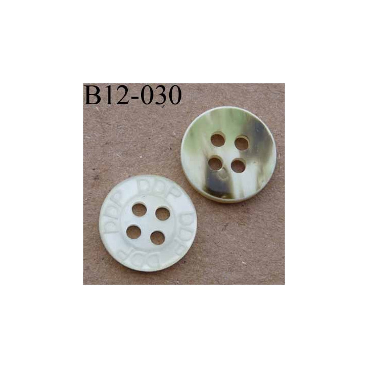 bouton diamètre 12 mm inscription DDP couleur nacre et marbré vert au dos 4 trous