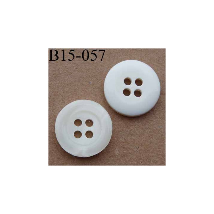 bouton diamètre 15 mm  couleur nacre et blanc brillant avec bordure 4 trous