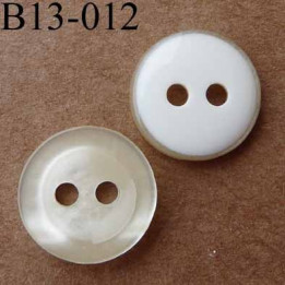 bouton diamètre 13 mm  2 trous couleur écru nacré et blanc