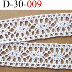 dentelle crochet ancienne en coton largeur 30 mm couleur blanc provient d'une vieille mercerie parisienne prix au mètre