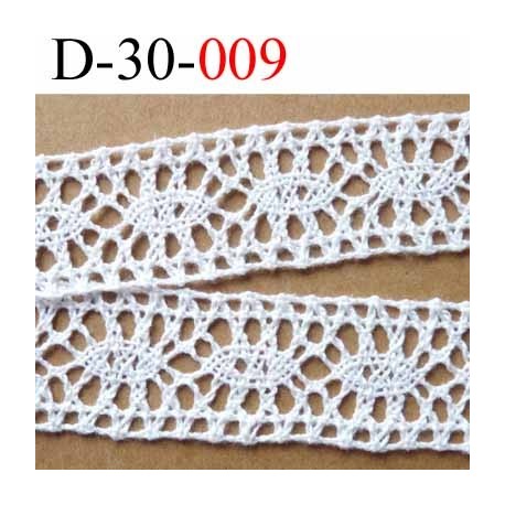 dentelle crochet ancienne en coton largeur 30 mm couleur blanc provient d'une vieille mercerie parisienne prix au mètre