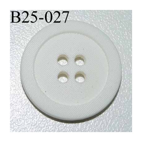 bouton 25 mm couleur blanc aspect strié 4 trous diamètre 25 millimètres