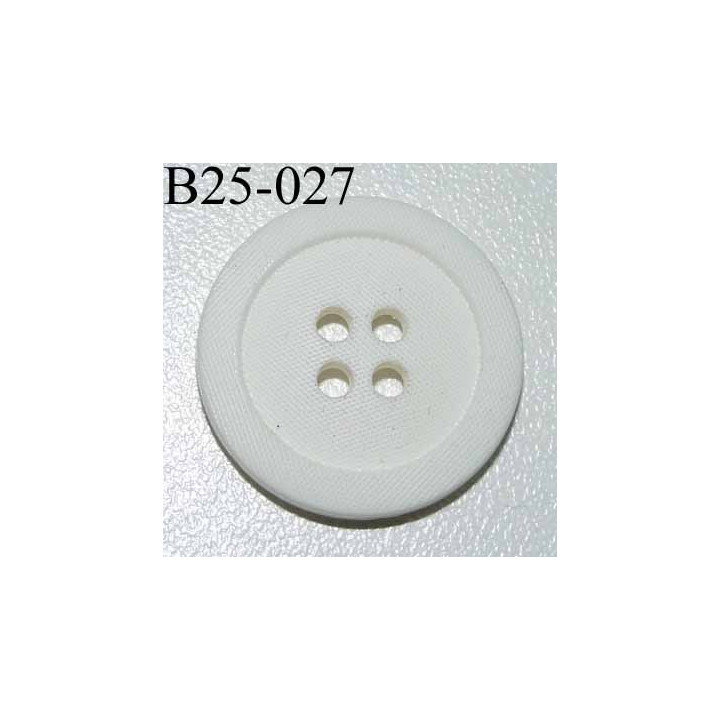 bouton 25 mm  couleur blanc aspect strié 4 trous diamètre 25 millimètres