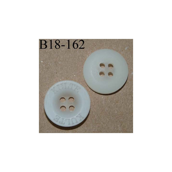 bouton 18 couleur  blanc translucide inscription KULTE 4  trous diamètre 18 millimètres épaisseur 4 mm
