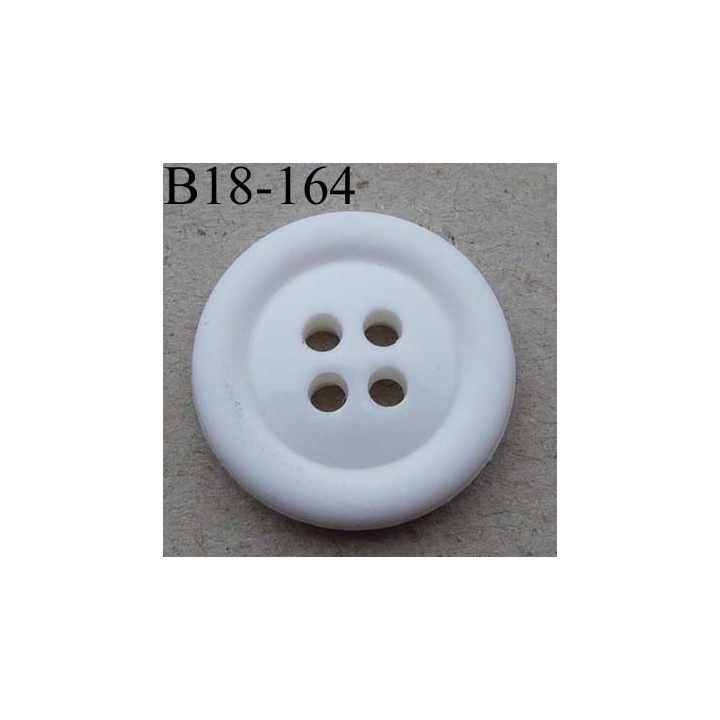 bouton 18 couleur  blanc  4  trous diamètre 18 millimètres 