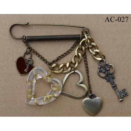 grande broche en métal avec pendentifs coeur largeur 8 cm