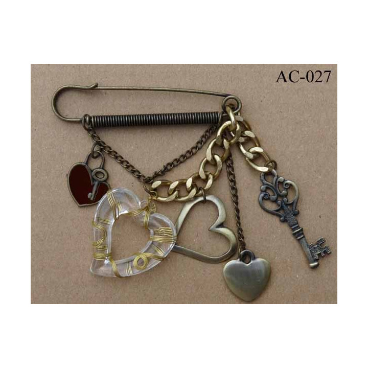 grande broche en métal montée sur épingle avec pendentifs coeur largeur 8 cm