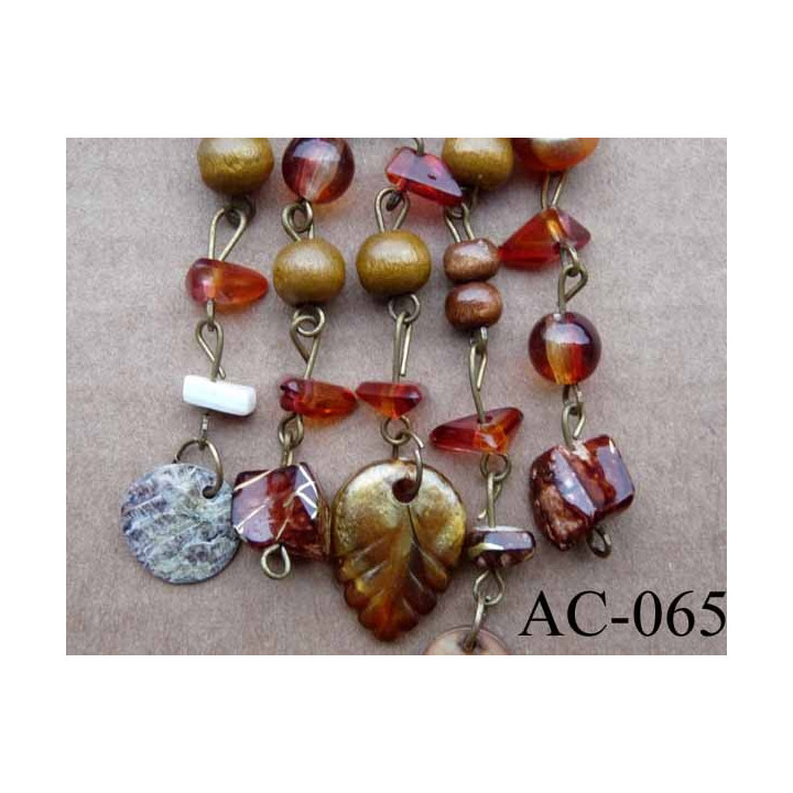 broche en métal montée sur épingle avec pendentifs largeur 7 cm