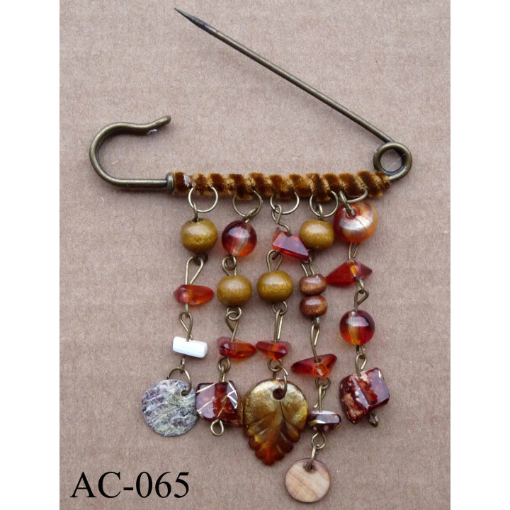 broche en métal montée sur épingle avec pendentifs largeur 7 cm