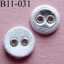 bouton 11 mm recouvert de tissu couleur blanc 2 trous sertis métal  diamètre 11 mm
