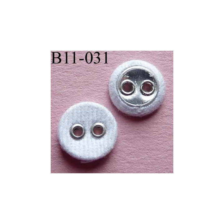 bouton 11 mm recouvert de tissu couleur blanc 2 trous sertis métal  diamètre 11 mm