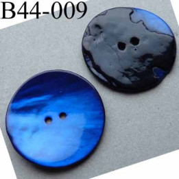 bouton  diamètre 44 mm  en nacre couleur bleu 2 trous diamètre 44 mm