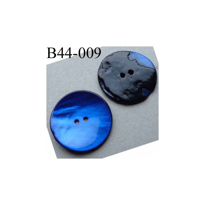 bouton  diamètre 44 mm  en nacre couleur bleu 2 trous diamètre 44 mm