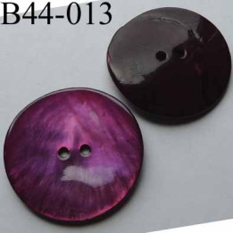 bouton  diamètre 44 mm  en nacre couleur rose violet  2 trous diamètre 44 mm