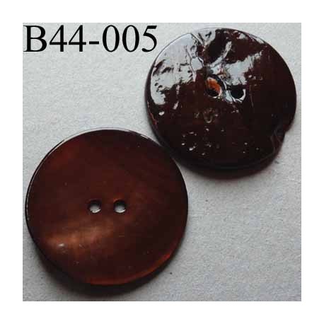 bouton diamètre 44 mm en nacre couleur marron 2 trous diamètre 44 mm